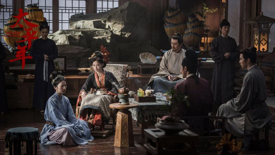 Atores principais do dorama Espadas em Arados em cena de época.