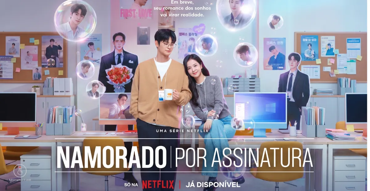 Pôster oficial em português do dorama Namorado por Assinatura com Jisoo e Seo In-guk no escritório cercados por namorados virtuais em bolhas.