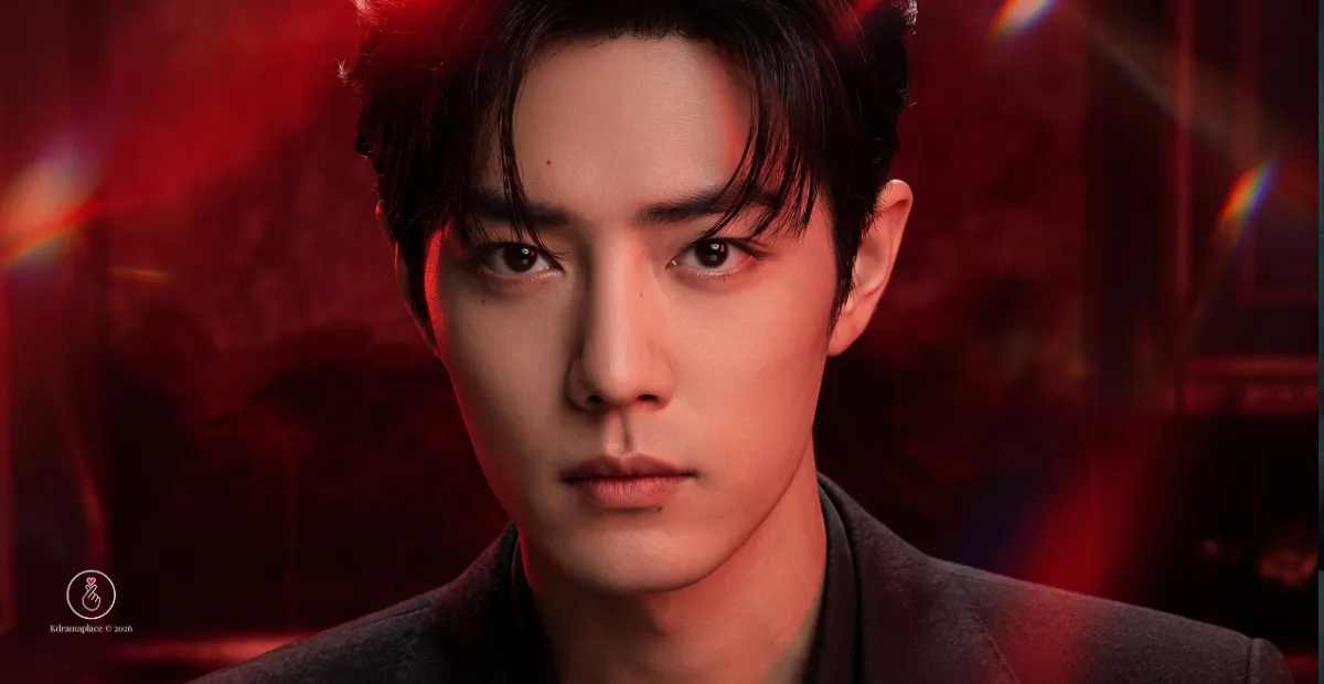 Pôster em modo panorâmico focado no rosto do ator Xiao Zhan com iluminação vermelha dramática e marca d'água do Kdramaplace para o dorama Os 10 Dias Infinitos.